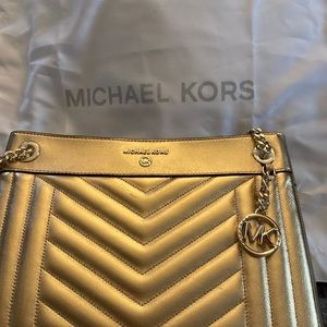Beautiful New MK purse 👜
